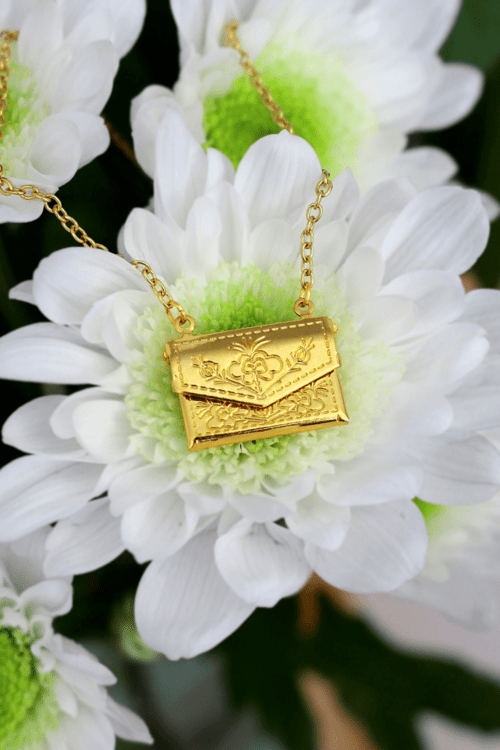 24 Karats Daisy Envelope Locket Necklace - HERS