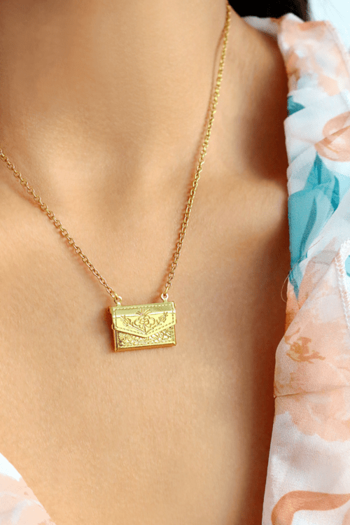 24 Karats Daisy Envelope Locket Necklace - HERS